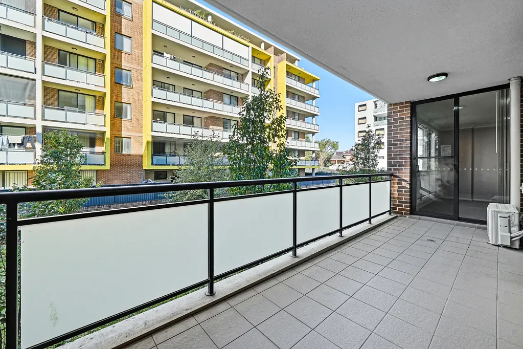 Merrylands 1 Slaapkamer ONE BEDROOM PLUS STUDY WITH UNDERCOVER BALCONY