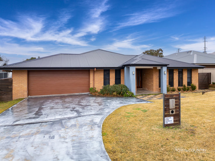 6 HOLMFIELD DR, ARMIDALE NSW 2350, 0 غرف, 0 حمامات, House