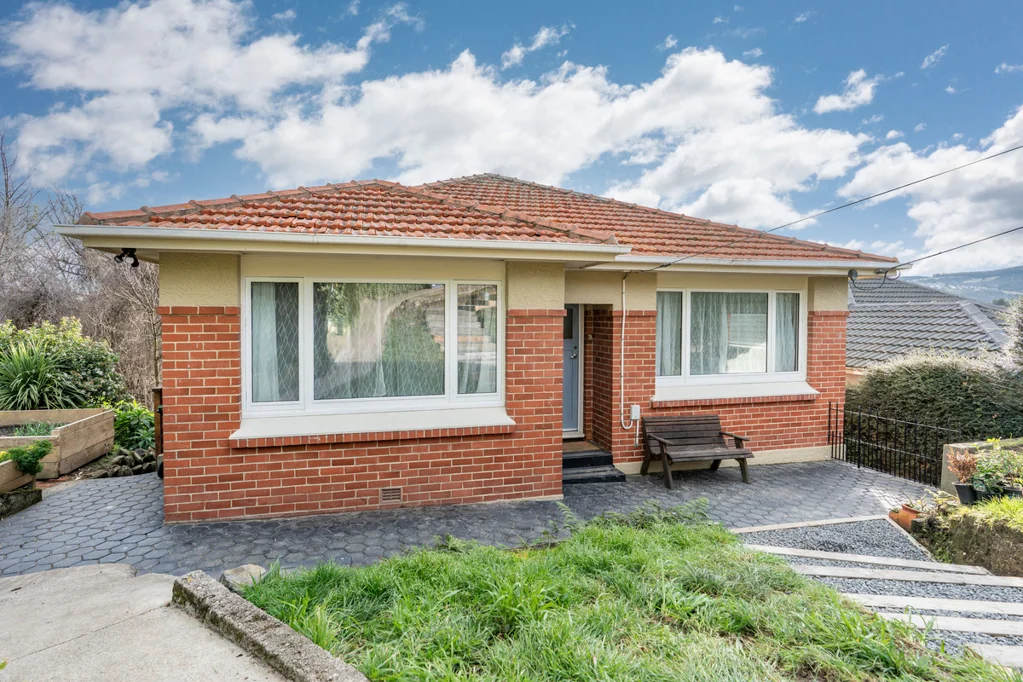 Kenmure 3 Bedroom Character, Comfort & Space with Stunning Valley Views