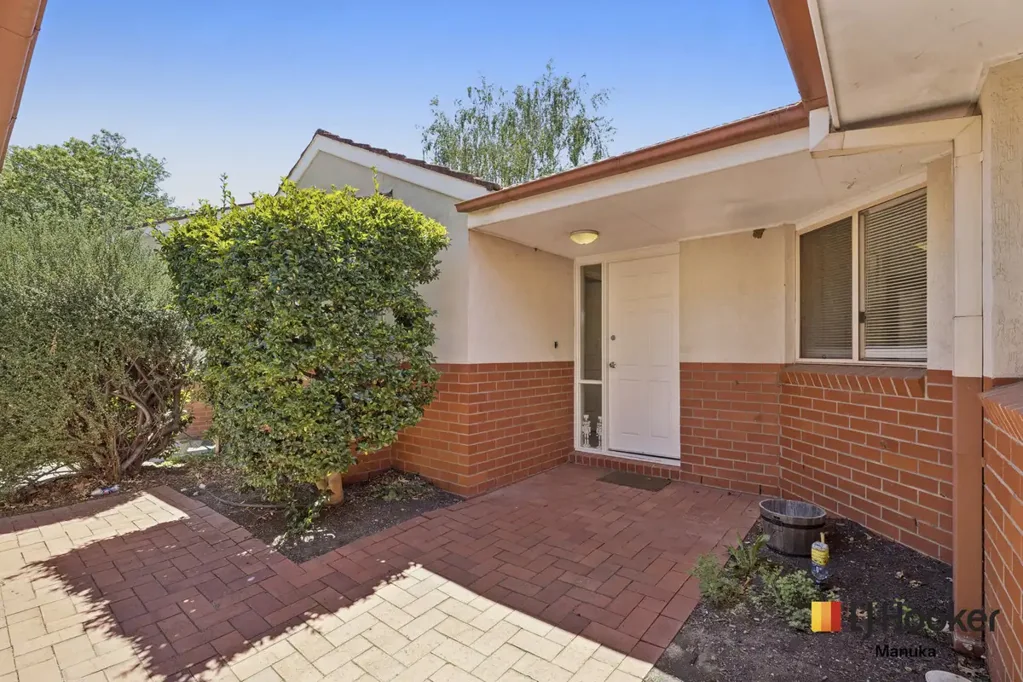 2/4 Hutchins Street, Yarralumla, ACT 2600