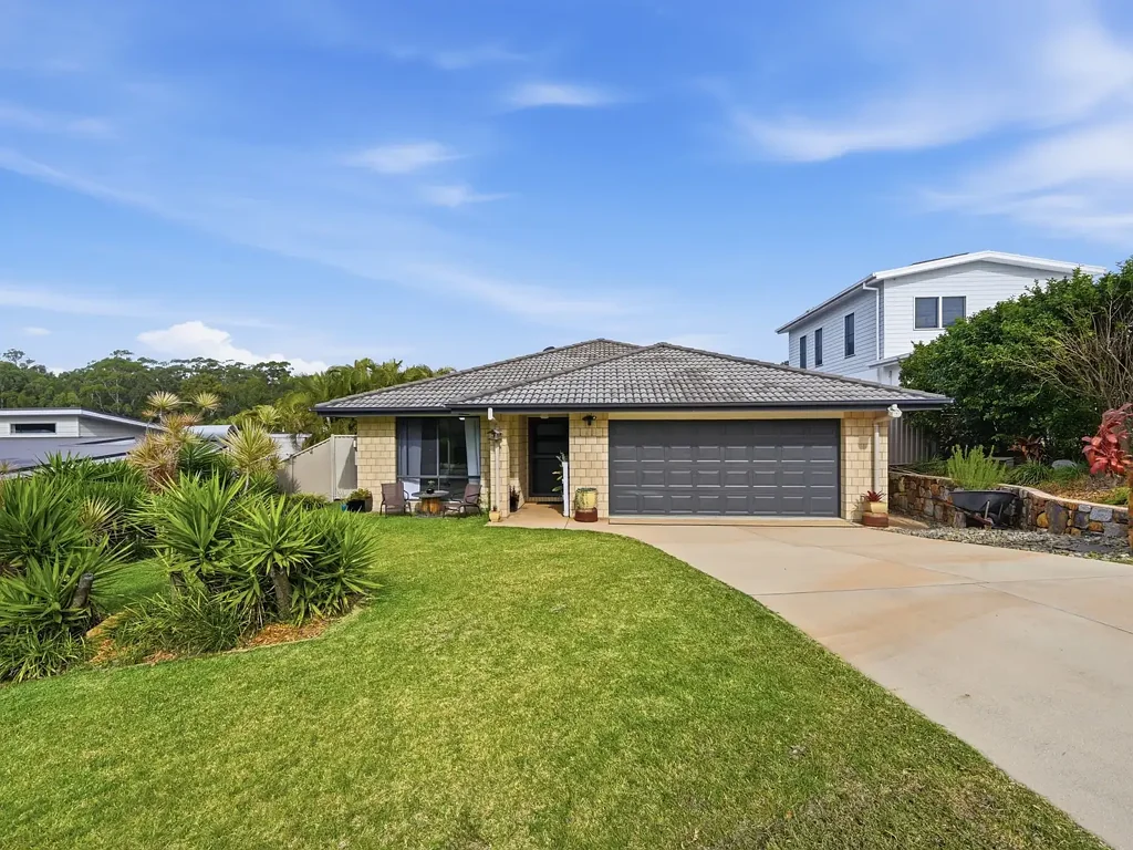 Moonee Beach 4房  Space, Style & Versatility in the Heart of Moonee Beach