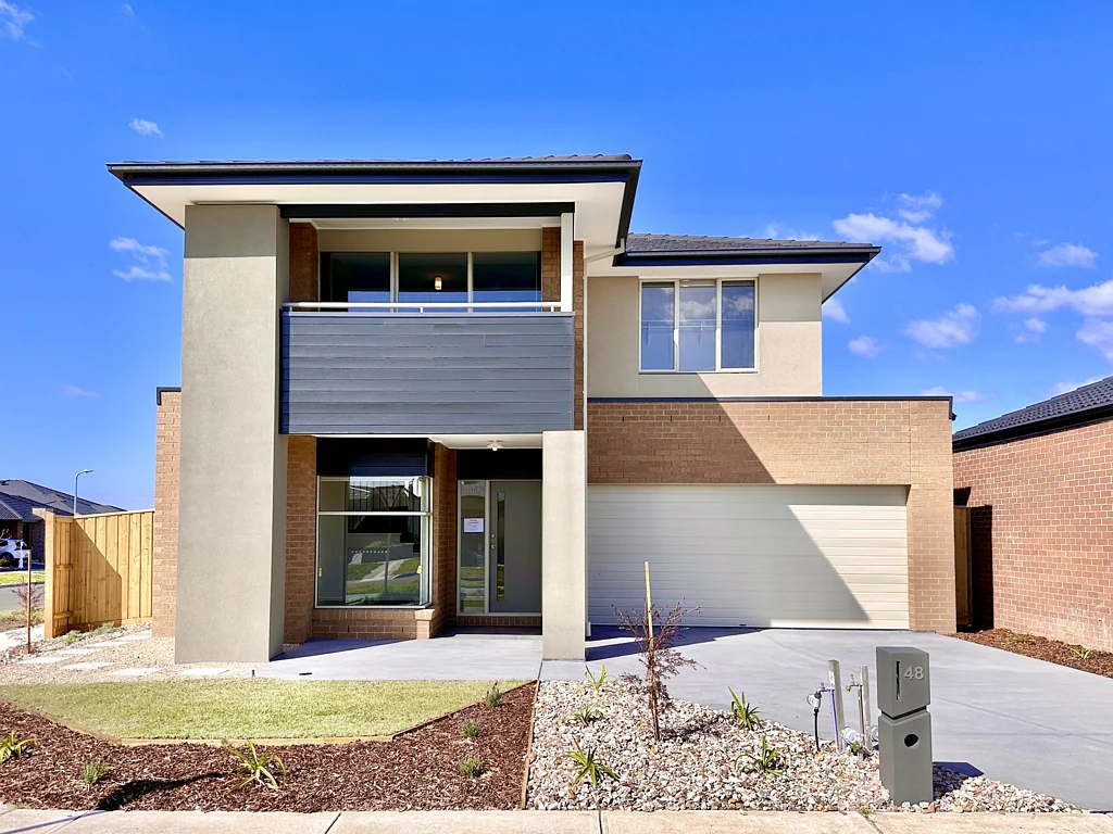 Light-filled Spacious 4 Bedroom House in the Heart of Wyndham Vale