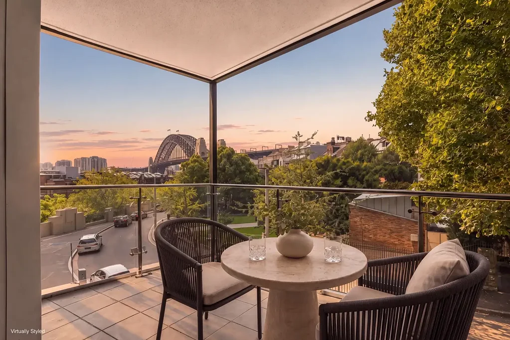 Modern Two-Bedroom with Stunning Bridge Views