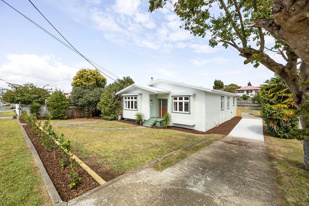 Te Awamutu 4chambre Location, Land Size & Spacious Bungalow
