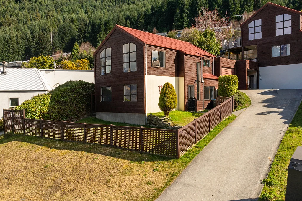 Fernhill/Sunshine Bay 3બેડરૂમ Entry-Level Living with Lake Views