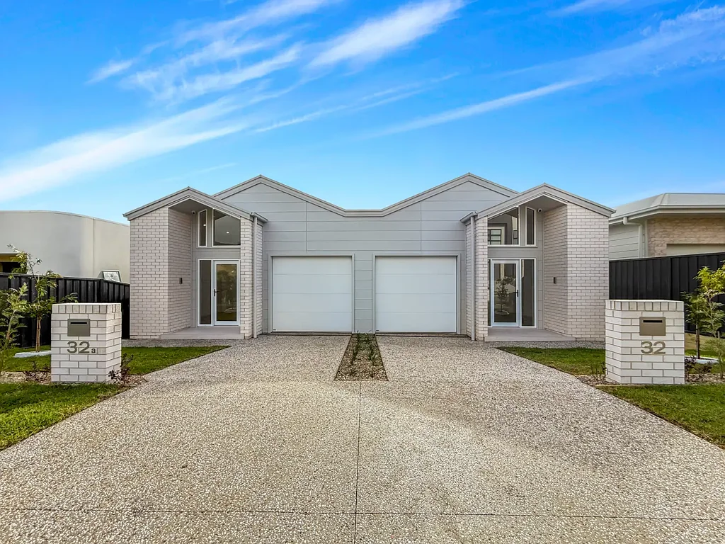 LUXE, 4 BEDROOM DUPLEX, OFFERING EASY CARE FAMILY LIVING WITH STUNNING VIEWS!!