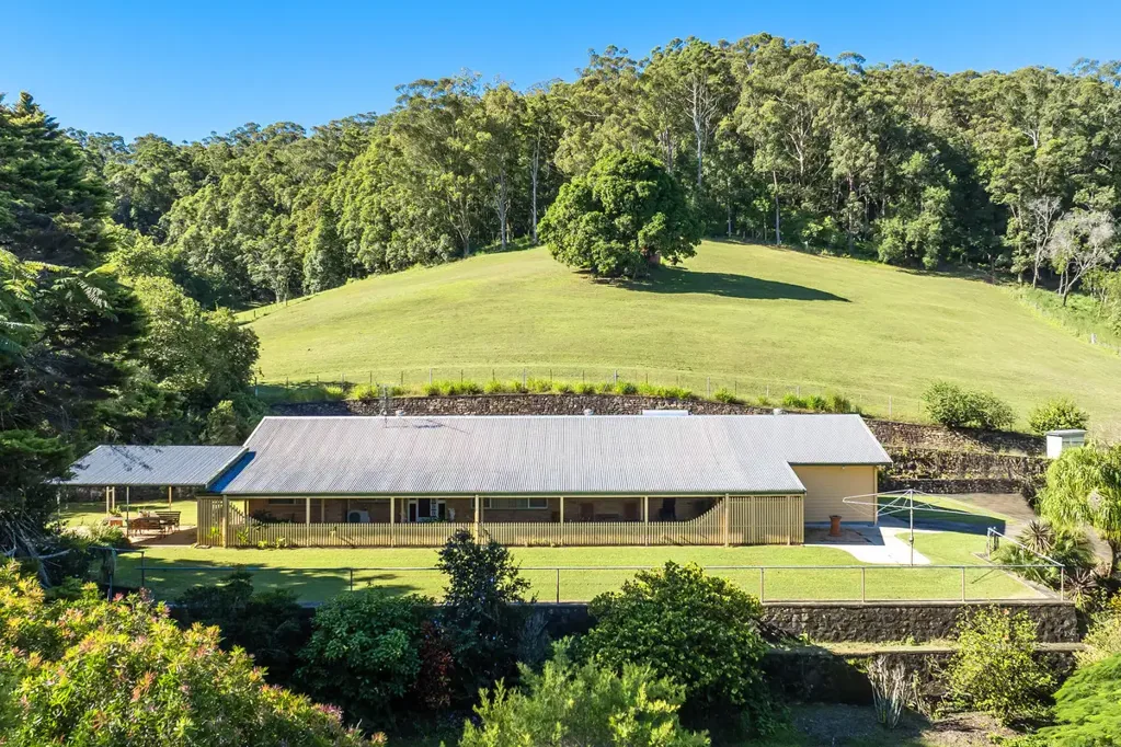 Eumundi 4Moenga ELEVATED 10 ACRES + SHEDS + PICTURESQUE BOTANICAL GARDENS