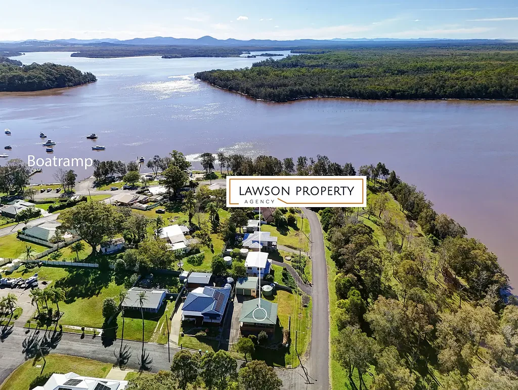 Coomba Park 1 Bedroom Magical location across from Wallis Lake