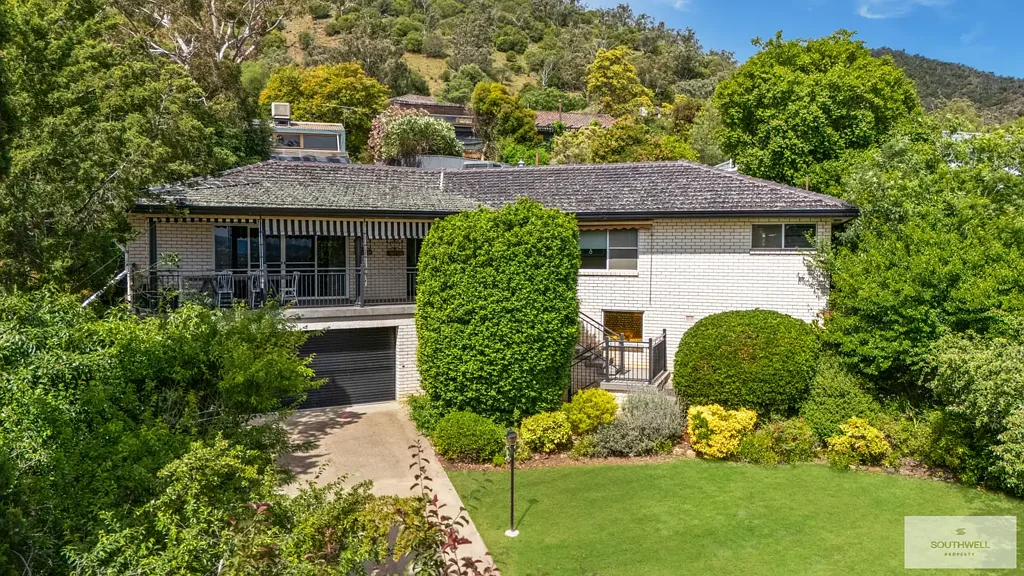 East Tamworth 5房  All Boxes Ticked with Sweeping Views, Pool & Granny Flat