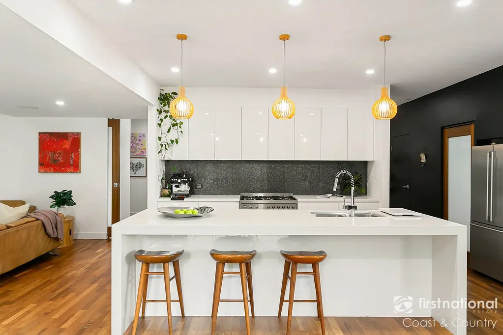 Gerringong 4Moenga Style, Space, and Separation