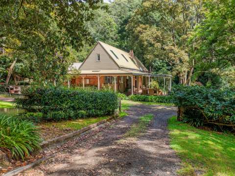 Berry 6 Bedroom "Housten" - 21 Acre Private Rural Retreat