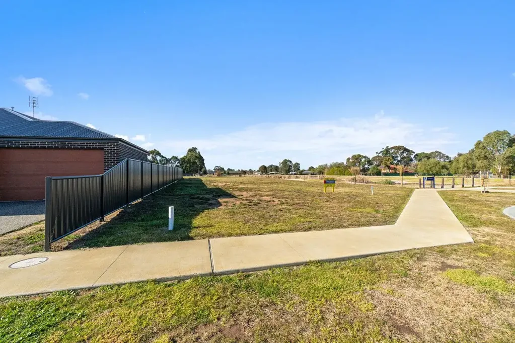 9 French Close, Maffra, VIC 3860