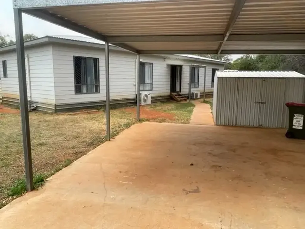 Tennant Creek 4 Bedroom FAMILY HOME - ONLY 10 YEAR OLD
