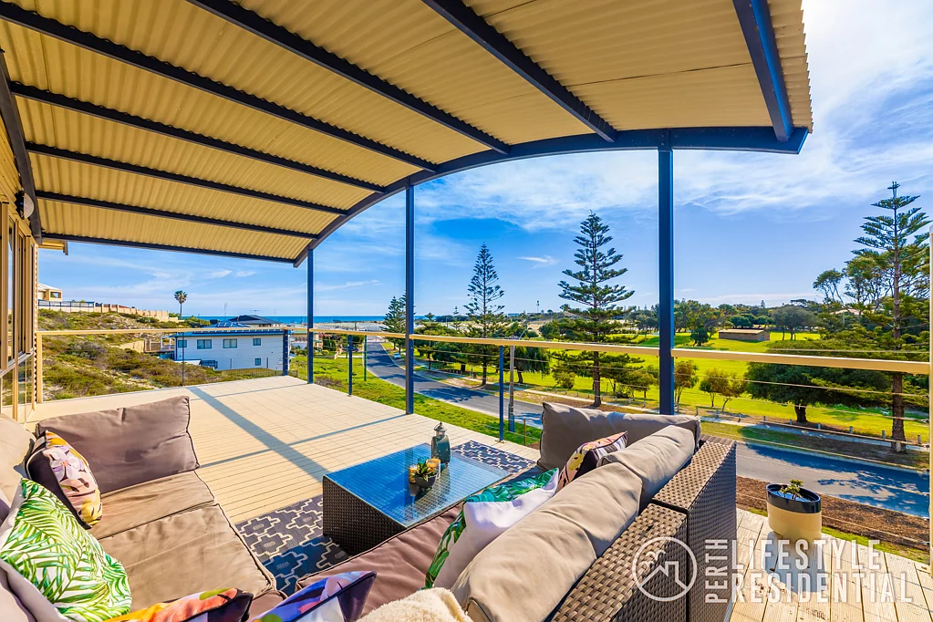 16 Charnwood Avenue, Two Rocks, WA 6037
