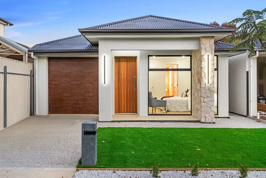 South Plympton 4 Bedroom Awe on Ayre!