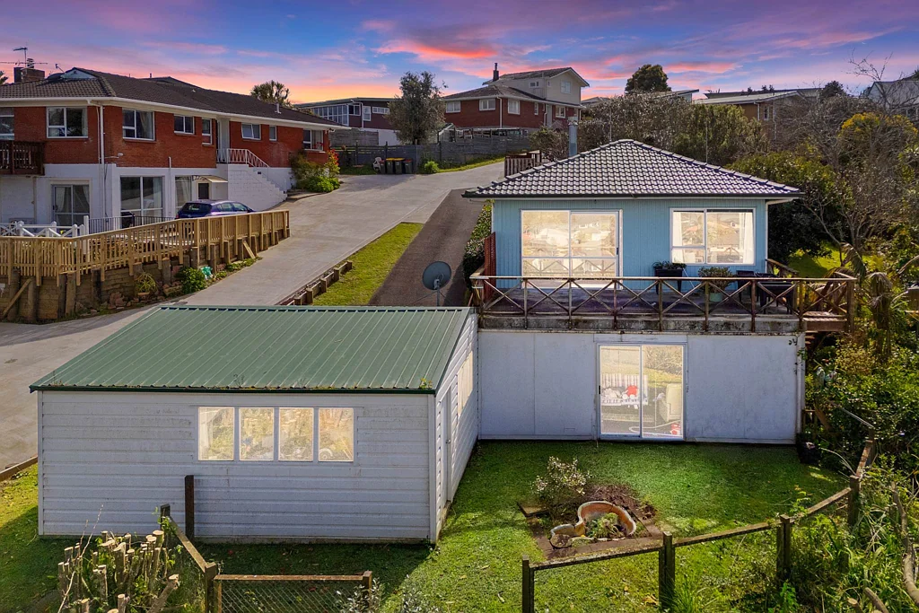 Pakuranga Heights 3Zimmer Unlock Potential – Renovate, Develop or Transform