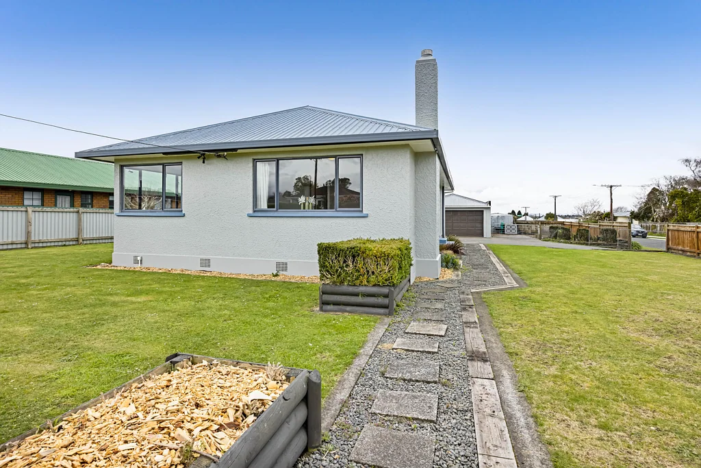Stratford 4 Bedroom A Sunny Home for Spring