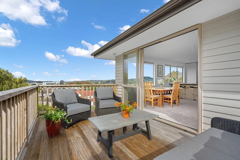 Avenues 4 Bedroom City views, easy living...