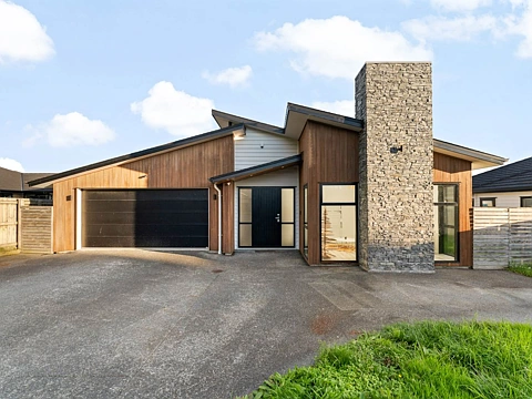 Huapai 5房  A Must-Sell! Executive Family Home in Prime Huapai