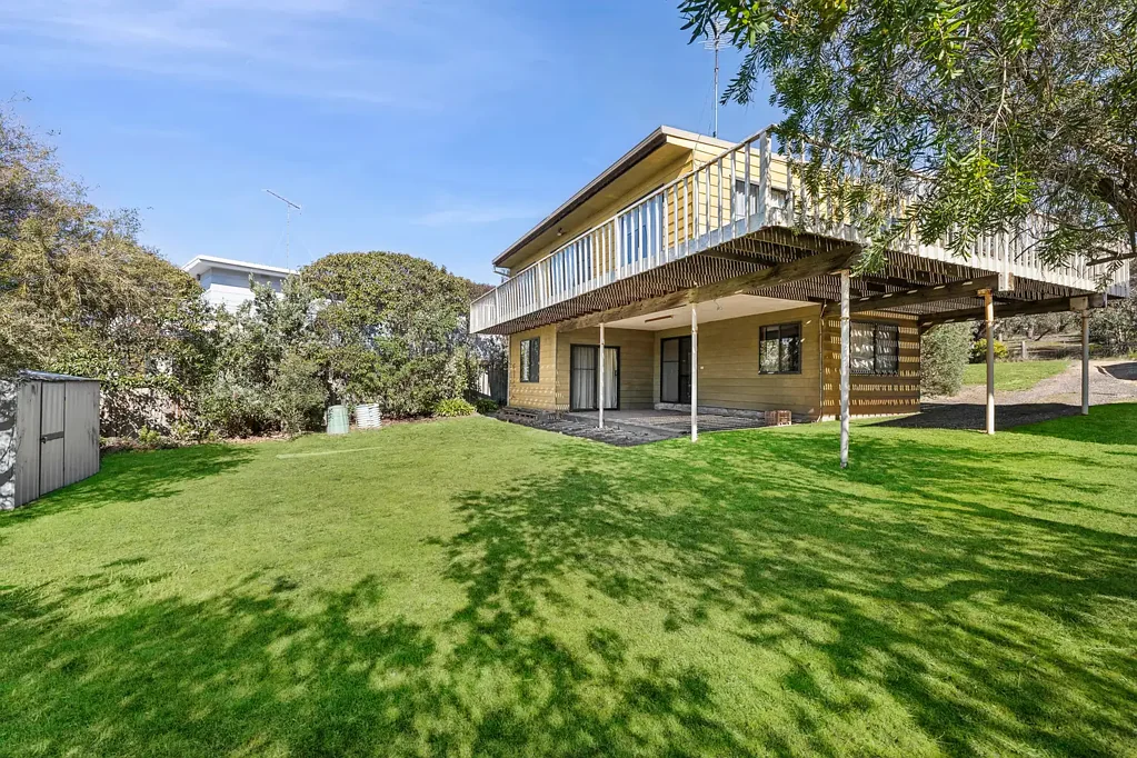 Anglesea 3房  OCEAN & TREETOP VIEWS WITH ENDLESS POTENTIAL!