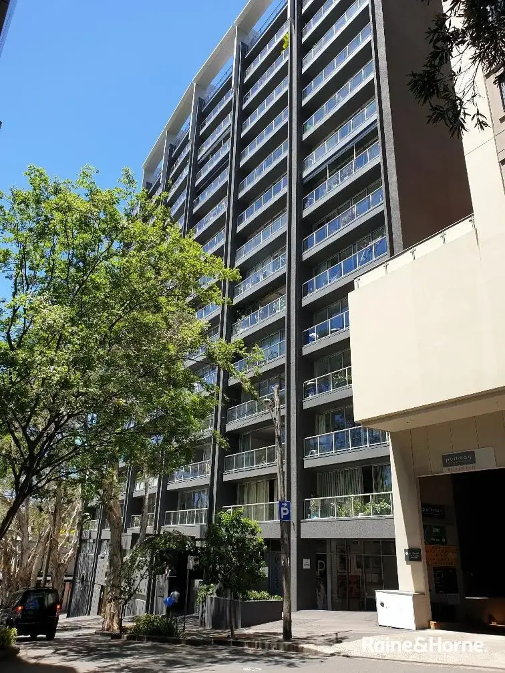 Stylish, Furnished One Bedroom Apartment in the heart of Darlinghurst - minutes away from Sydney's CBD.