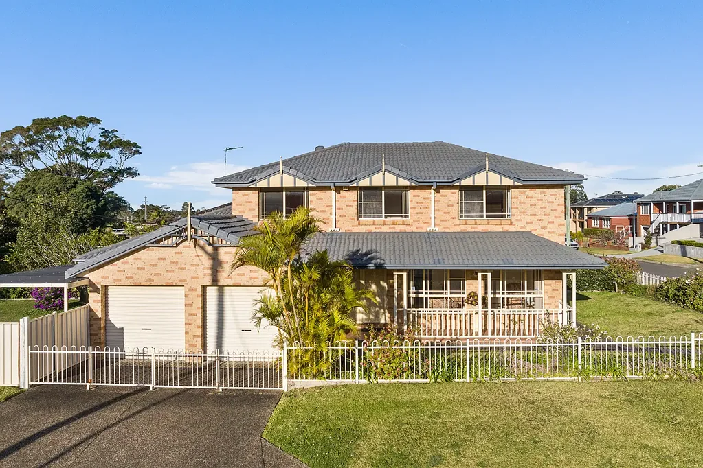 Corrimal 5Kwarto Timeless family home minutes to shops and beach