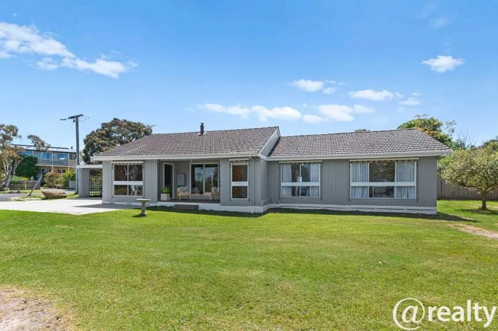 Corinella 3ਬੈੱਡਰੂਮ Seaside Haven: Stunning Bay Views in Historic Corinella