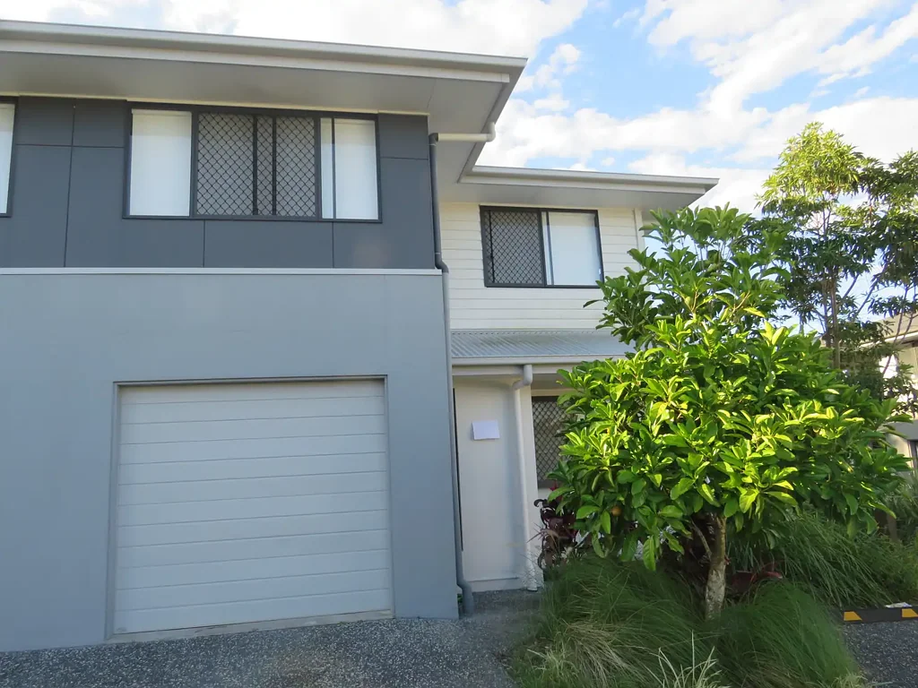 Thornlands 3कमरा MODERN- LARGE TOWN-HOUSE
Luxury Bayside Living 
With Location!
Thornlands Qld. 4164