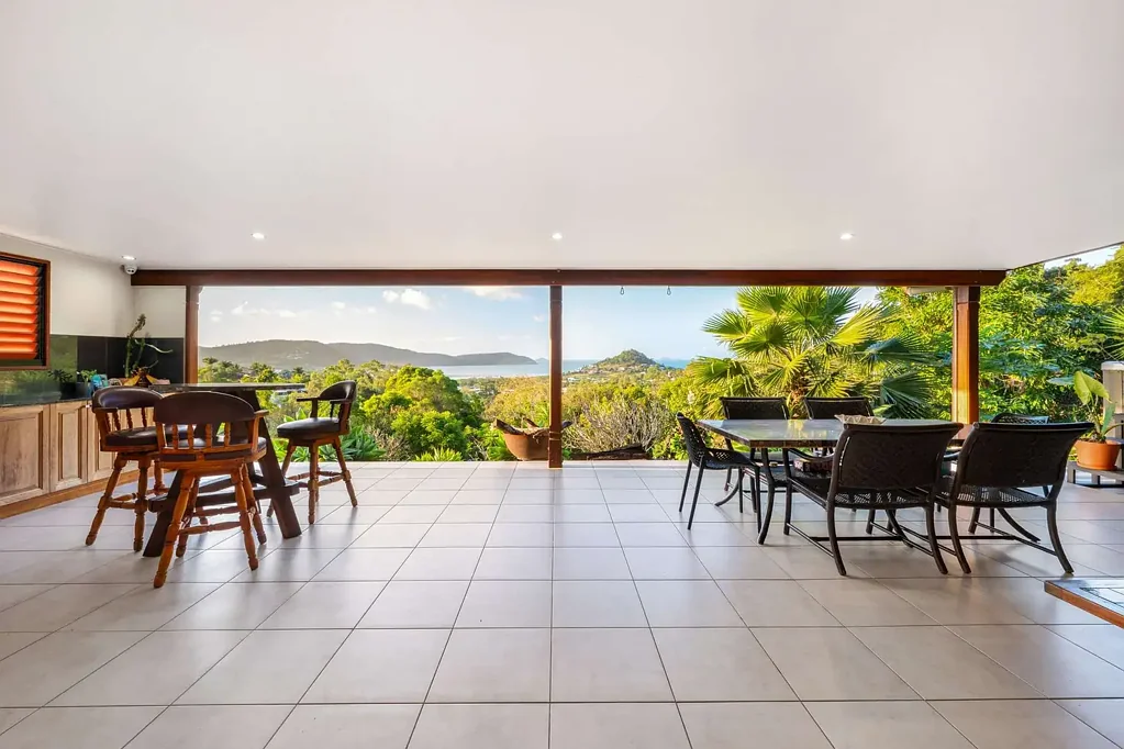 Cannonvale 5ਬੈੱਡਰੂਮ Panoramic Views, Abundant Space, and the Ultimate Shed