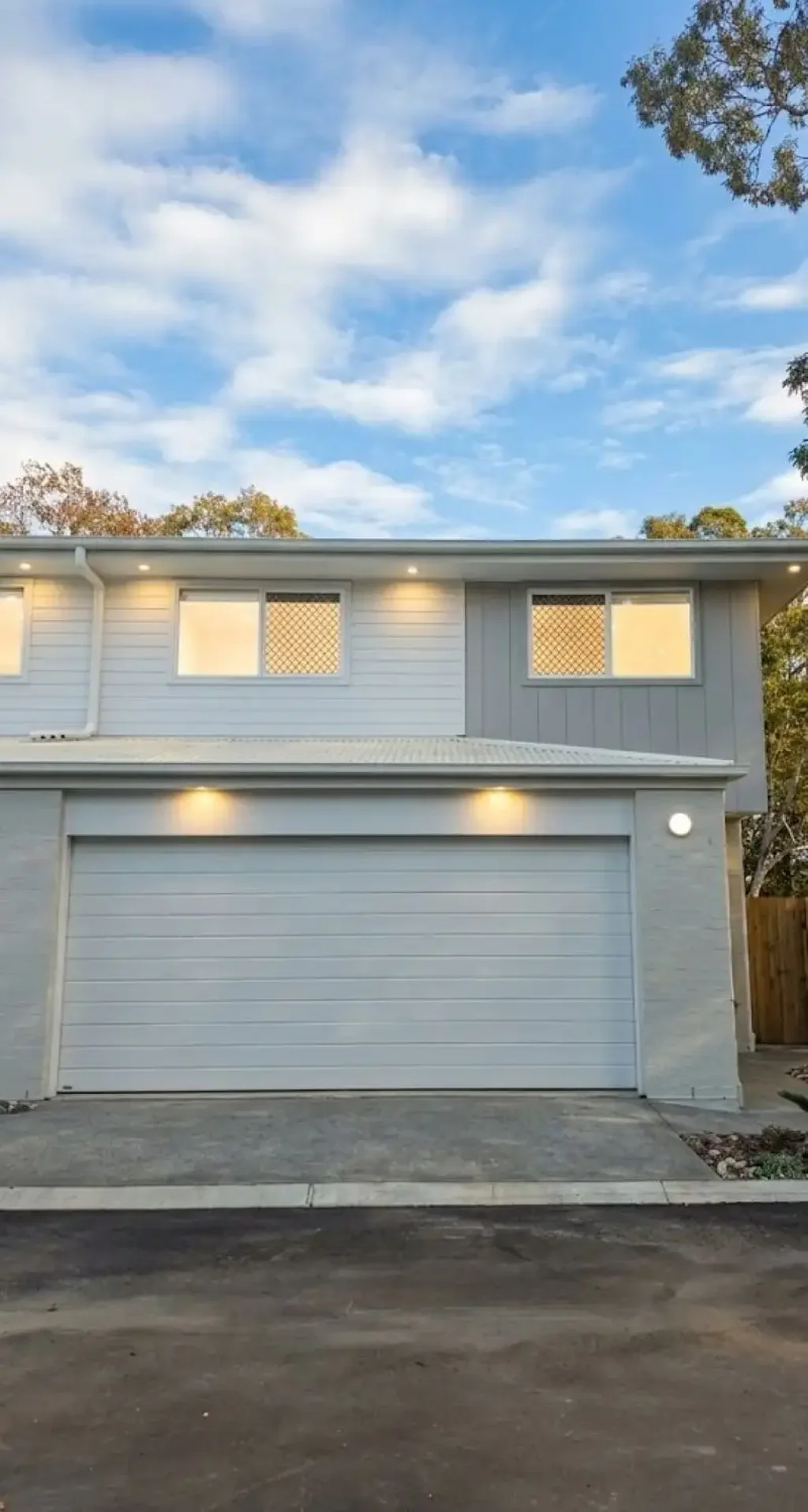 ***BRAND NEW*** 4 BEDROOM TOWNHOUSE AVAILABLE NOW