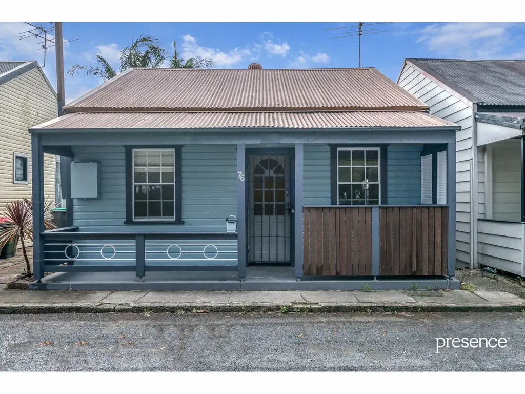 RELAXED VILLAGE LIVING WITH SPACIOUS KITCHEN & COVERED PATIO
