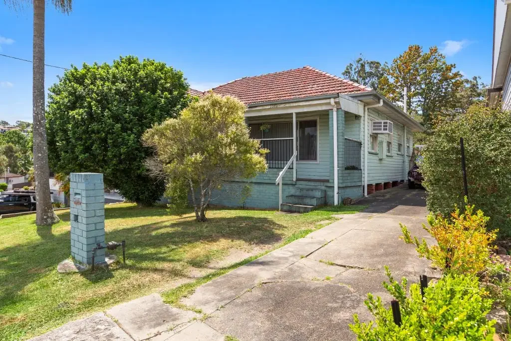 Glendale 3房  APPROXIMATELY 1322SQM BLOCK, ZONED R2 RESIDENTIAL