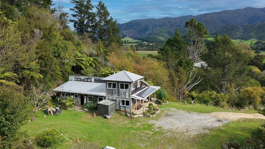 Takaka 2房  Off-Grid Escape with Panoramic Valley Views