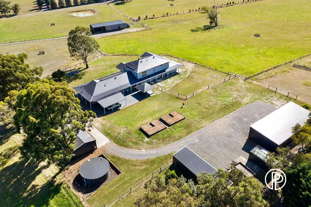 Yarra Junction 9Zimmer A HOME OF EXTRAORDINARY SCALE ON 40 ACRES (Approx)