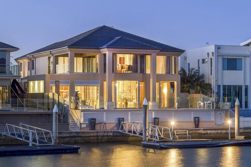 22 Knightsbridge Parade, Paradise Point, QLD 4216