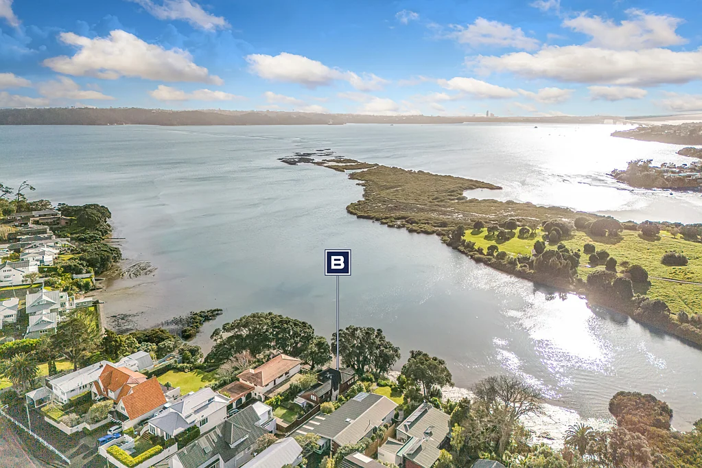 Point Chevalier 4房  Waterfront with endless potential!