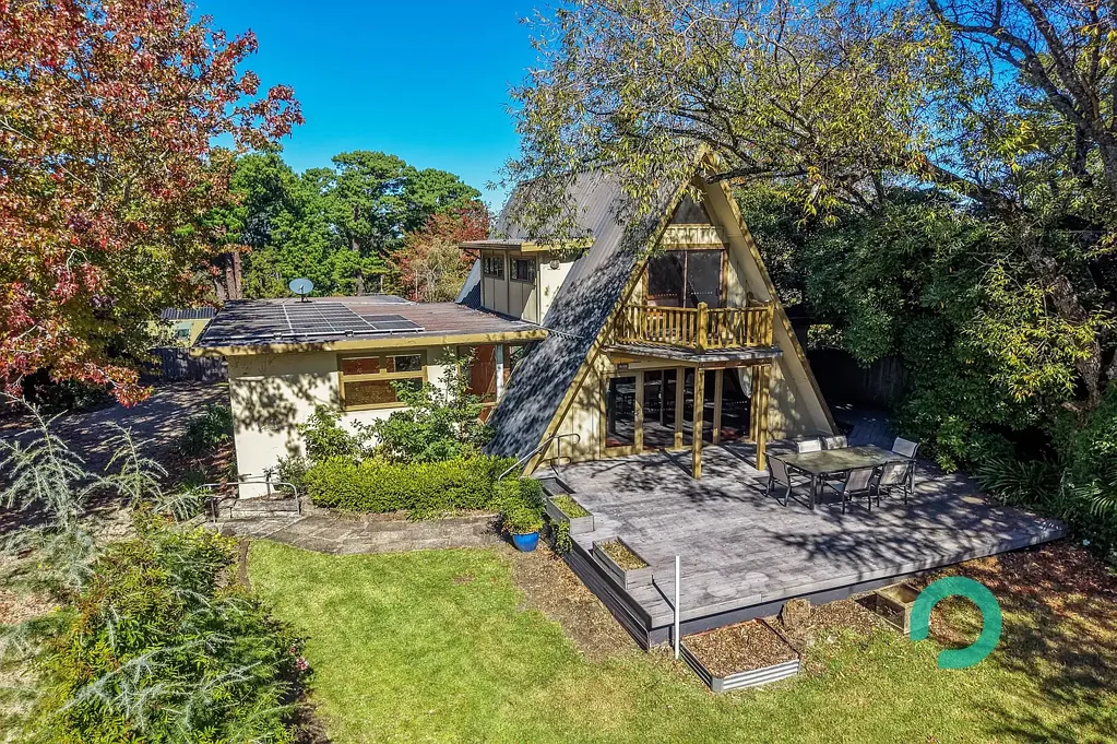 Wentworth Falls 3Moenga A-Frame home on amazing block