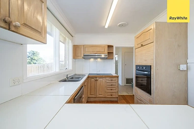 25 Falcon Drive, Melton, VIC 3337, 3 slaapkamers, 1 badkamers, House