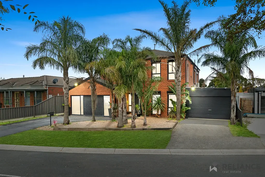 4 Pinnock Avenue, Roxburgh Park, VIC 3064