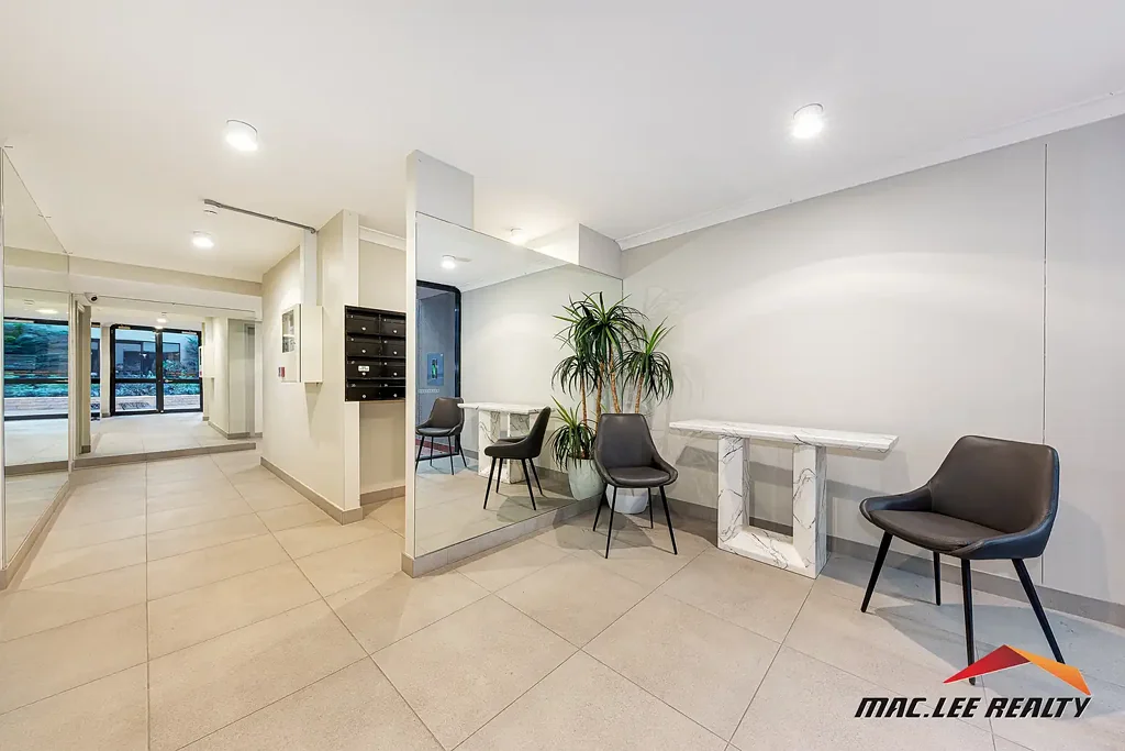 Spacious One Bedroom Apartment in Convenient Location