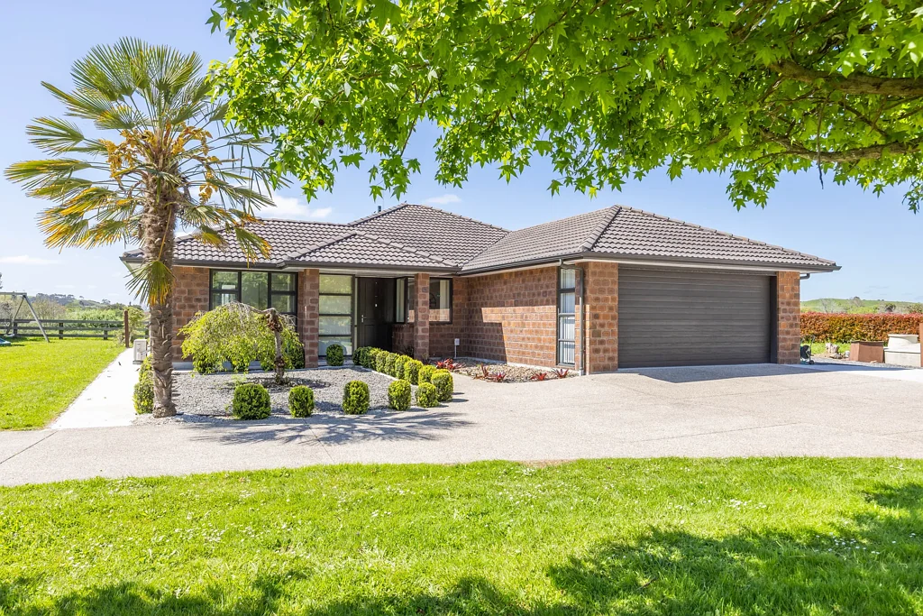 Ngaruawahia 4Kwarto River Views, Lifestyle Living & Sheds Galore!