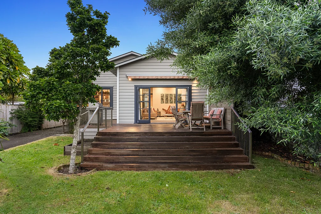 Mount Eden 3 Slaapkamer 1920's Bungalow on freehold section