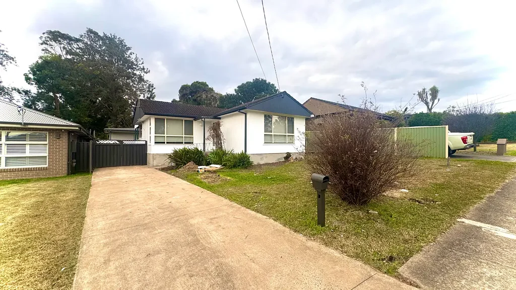 Polished Floorboards & Water Usage Included in Rent