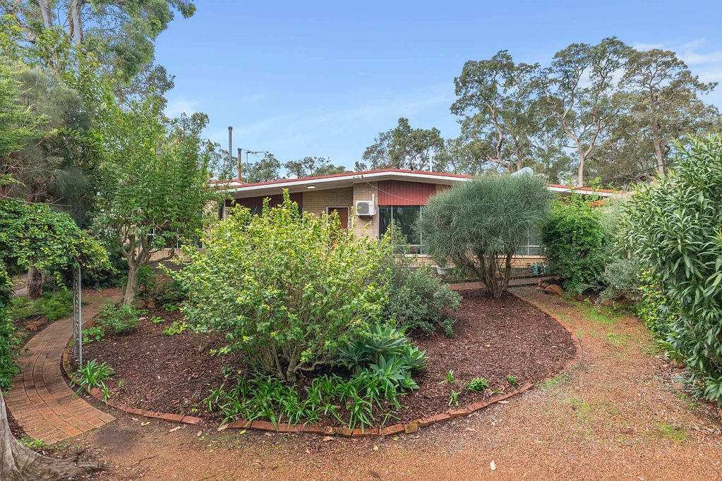 14 Collins Road, Kalamunda, WA 6076