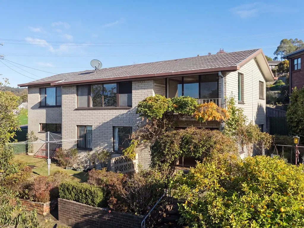 Riverside 4Zimmer Untapped Potential with River Views