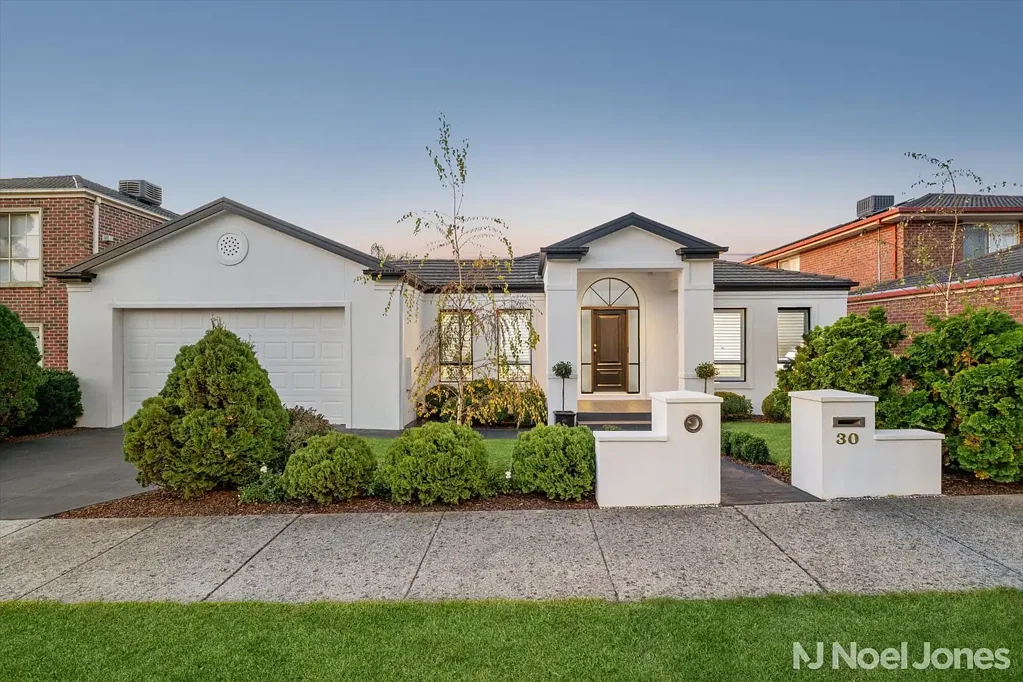 Wantirna 4कमरा Single-Level Sophistication With Family Focus