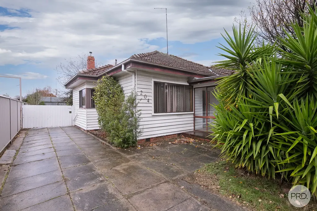 MOVE-IN READY HOME IN A GREAT LOCATION