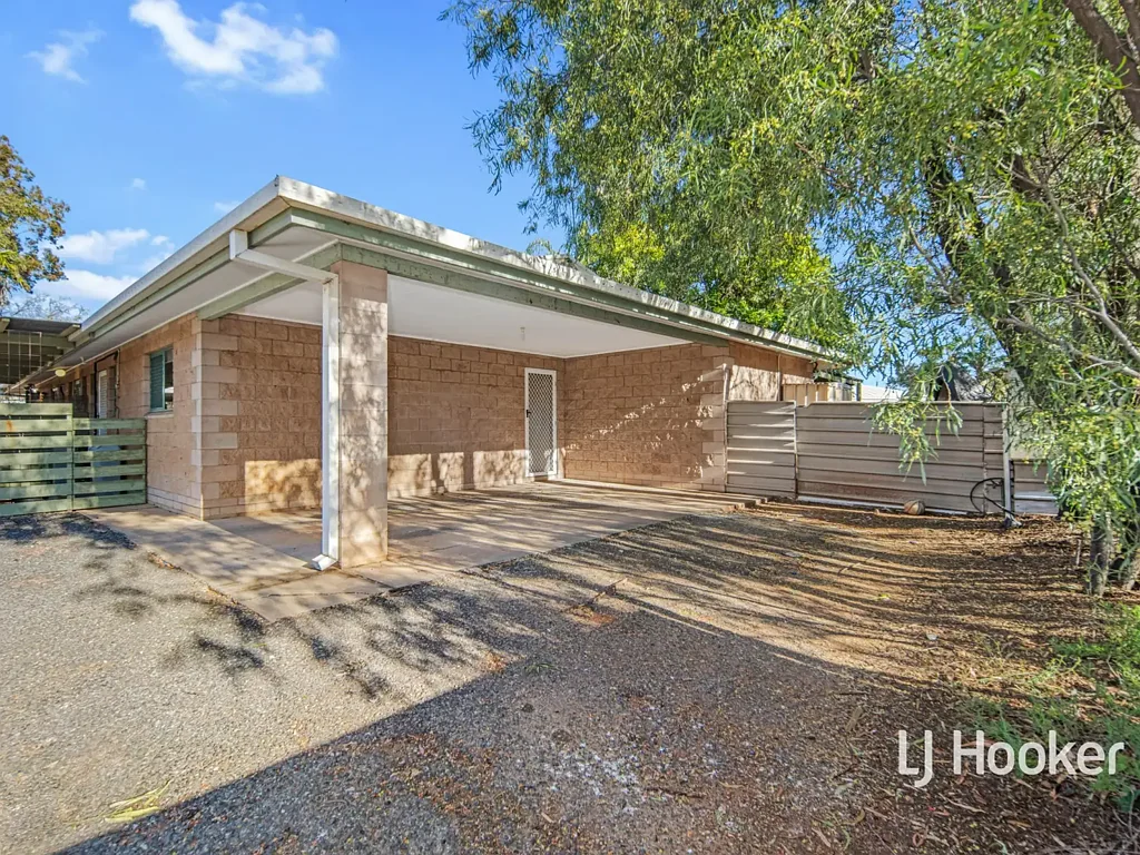 Larapinta 2ਬੈੱਡਰੂਮ Neat as a pin- Ready to move in