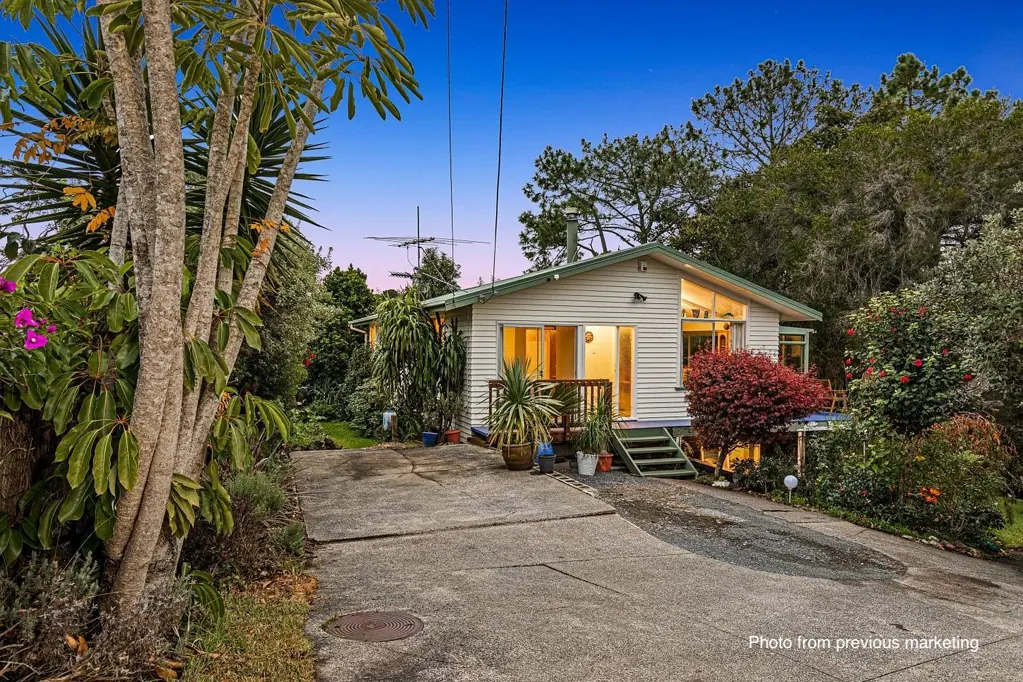 Massey 4房  Spacious Family Home Privacy & Stunning Bush Views