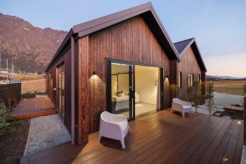 Jacks Point 5房  Bordering reserve, brand new build!